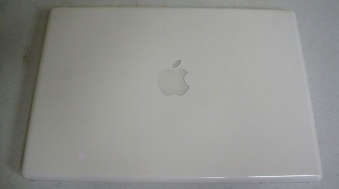 Apple Macbook MB062LL/A Core 2 Duo 2.16GHz 2GB 120GB  