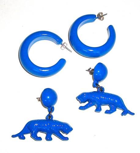 LOT / SET OF 2 PAIRS VINTAGE EARRINGS  BLUE W/ TIGERS  