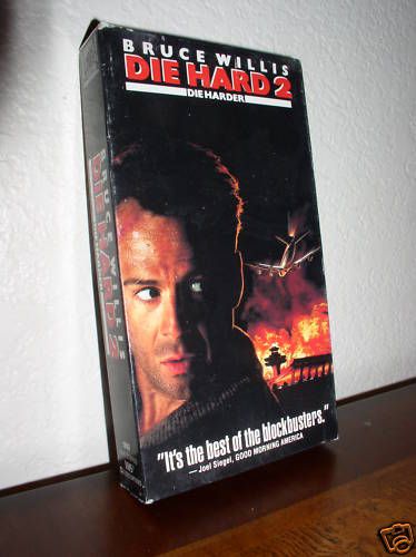 Bruce Willis in Die Hard 2 Die Harder (VHS, 1995) 086162185038  