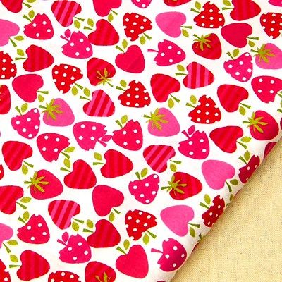   SPOT STRAWBERRY IN WHITE 100% COTTON FABRIC A52 P FAT QUARTER  