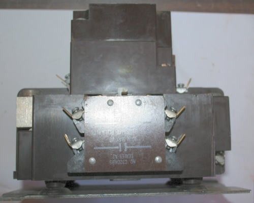 CUTLER HAMMER 3 PHASE MOTOR CONTACTOR 120A C832JN6 /B1  