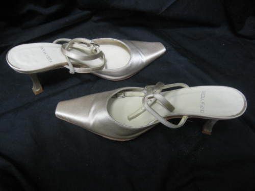 VERA WANG Champagne Closed Toe High Heels Shoes Sz 5.5  