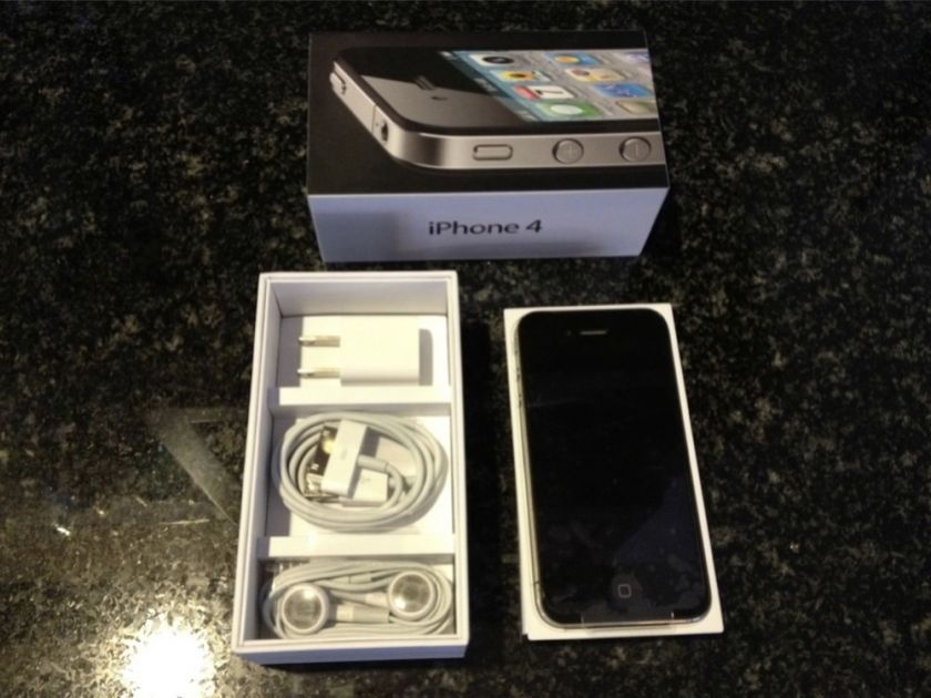 Apple iPhone 4 Black   32GB   NO CONTRACT   VERY NICE 885909407590 