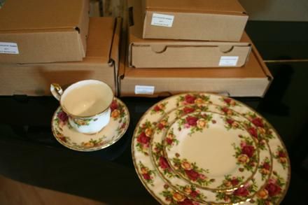 NEW ROYAL ALBERT OLD COUNTRY ROSES 20 PC DINNERWARE SET  