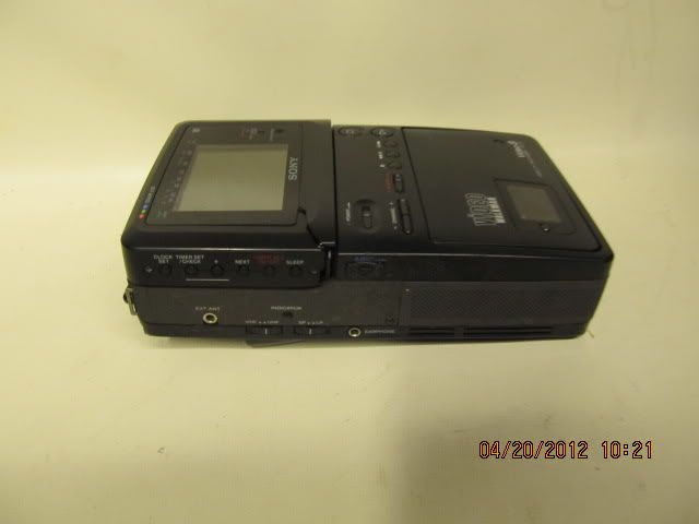   VIDEO WALKMAN PORTABLE 8MM PLAYER RECORDER TV, NEEDS REPAIR  