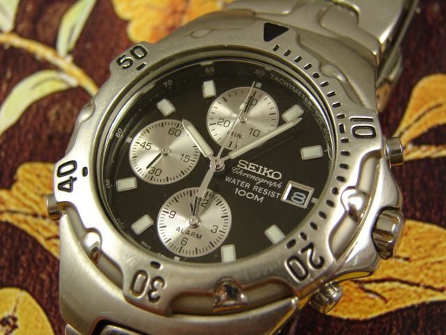 BEEFY SEIKO STEEL DIVERS BLACK DIAL MENS CHRONOGRAPH ALARM WATCH LOOKS 