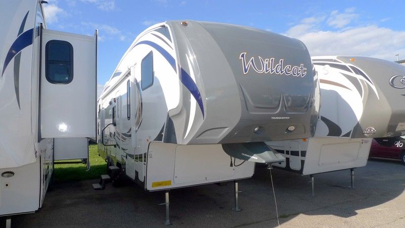 2013 Wildcat 312BHX double slide bunkhouse fifth wheel w/ outside 