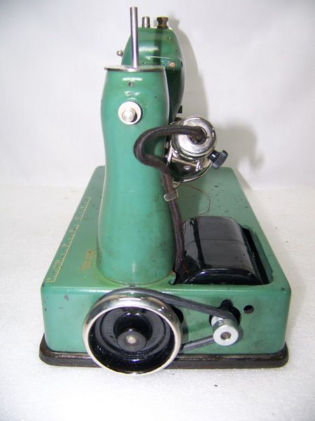 RARE GENERAL ELECTRIC FEATHERWEIGHT SEWING MACHINE  