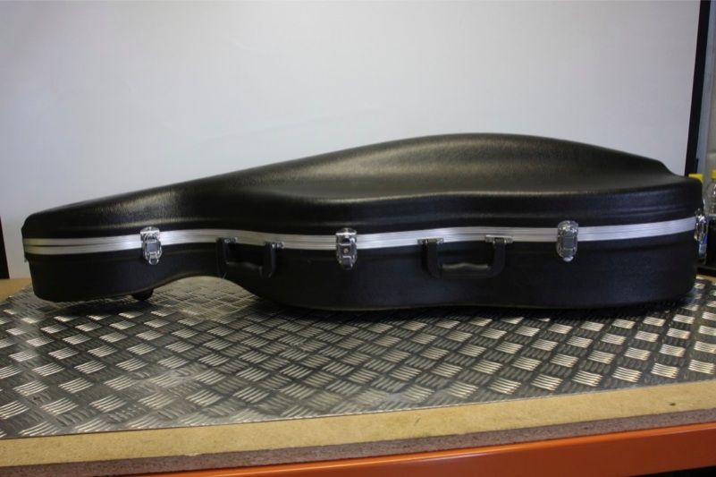 DCM Cello Hard Case with Wheels   slight damage  