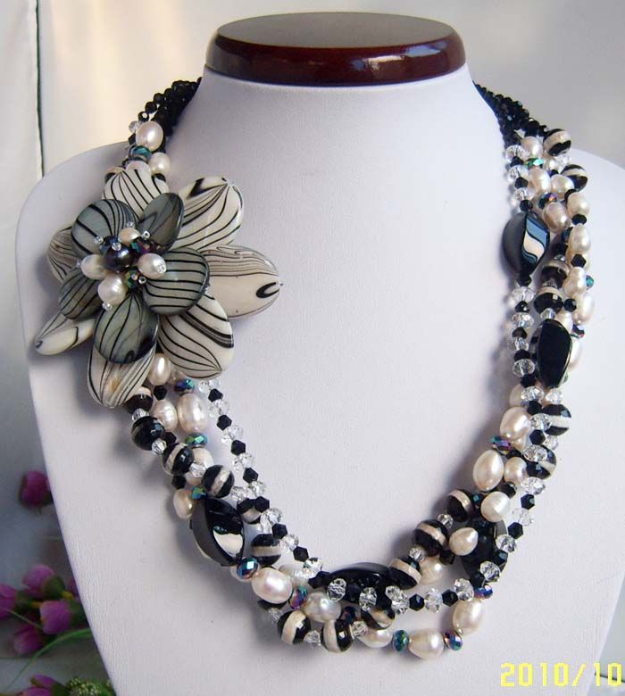 MULTI STRAND NECKLACE WITH PEARL & AGATE & MOP FLOWER & QUARTZ